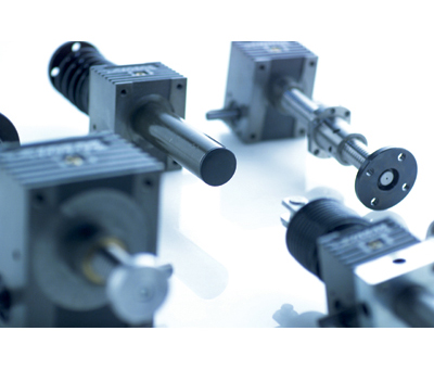 LINEAR ACTUATOR WITH SCREW